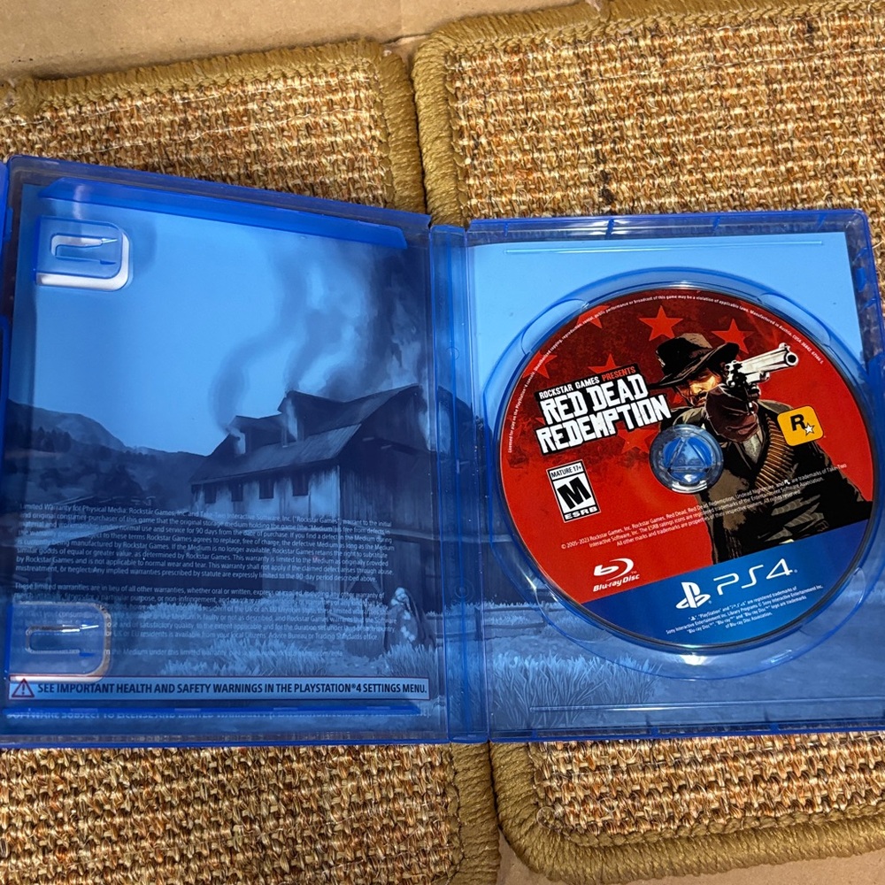 PS4 game, Red Dead Redemption, like New, rarely used - Picture 3 of 3